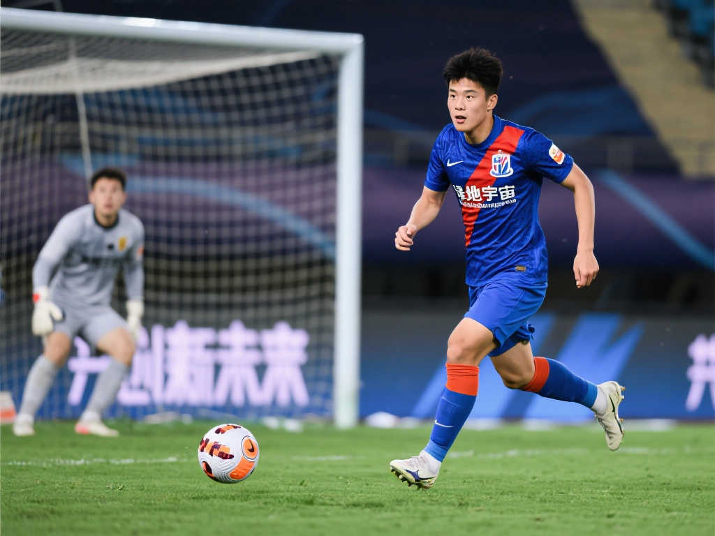 [流言板]绝杀时刻！刘诚宇混战中攻入中超处子球，申花1-0力克梅州