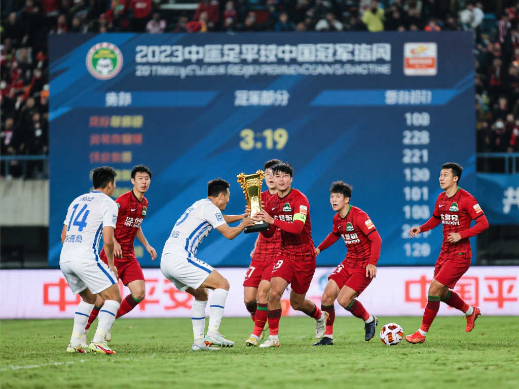 中超争冠进入白热化阶段，积分榜变动频繁